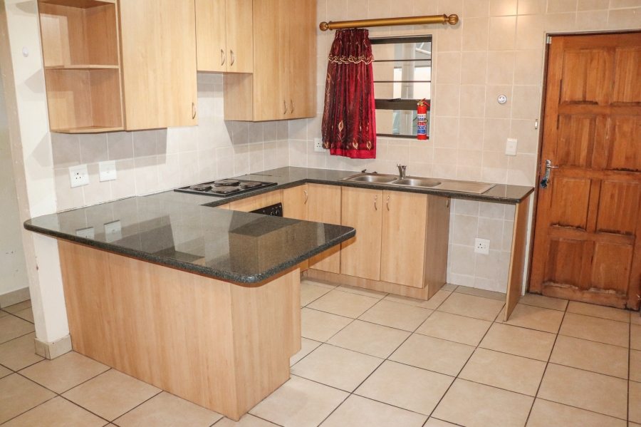 To Let 2 Bedroom Property for Rent in Fairland Gauteng