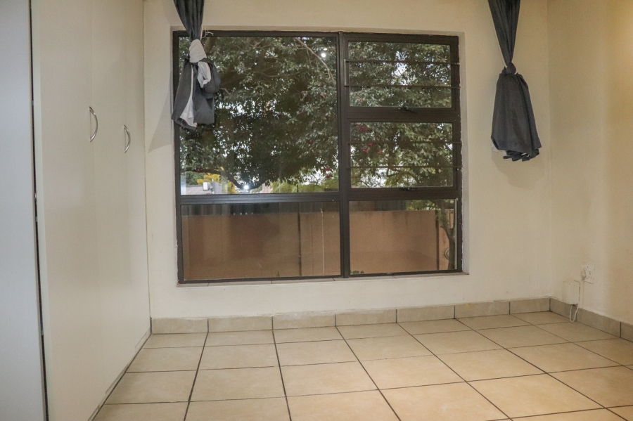 To Let 2 Bedroom Property for Rent in Fairland Gauteng