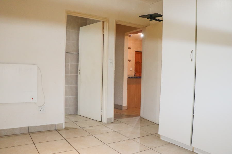 To Let 2 Bedroom Property for Rent in Fairland Gauteng