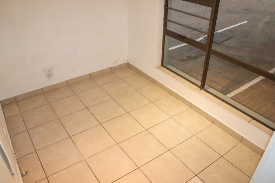 To Let 2 Bedroom Property for Rent in Fairland Gauteng