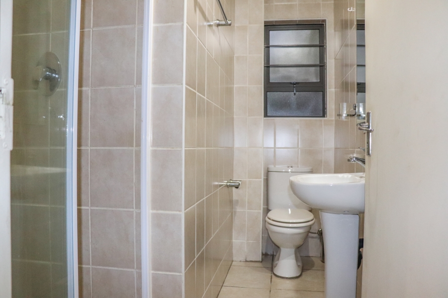 To Let 2 Bedroom Property for Rent in Fairland Gauteng