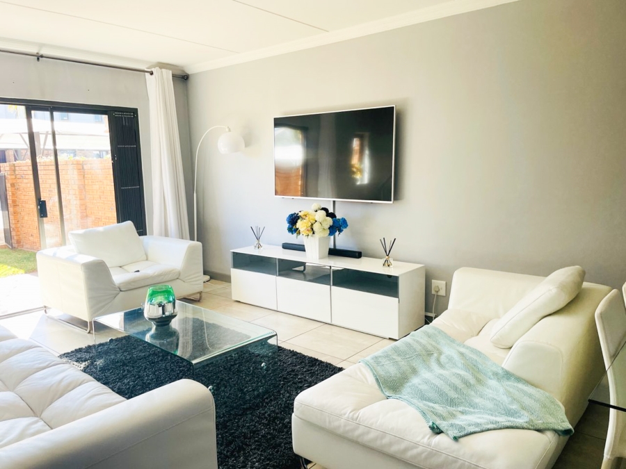 To Let 2 Bedroom Property for Rent in Blue Hills Gauteng