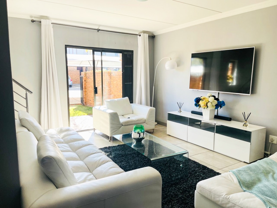 2 Bedroom Property for Sale in Blue Hills Gauteng