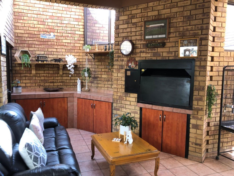 3 Bedroom Property for Sale in New Redruth Gauteng