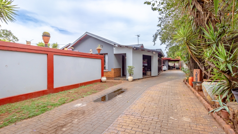 6 Bedroom Property for Sale in Valhalla Gauteng