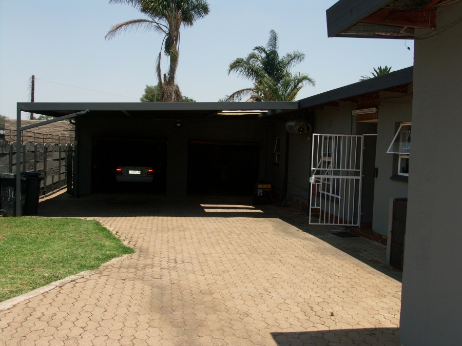 5 Bedroom Property for Sale in Krugersdorp North Gauteng