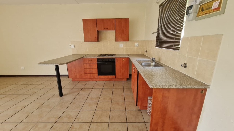 To Let 2 Bedroom Property for Rent in Greenstone Hill Gauteng