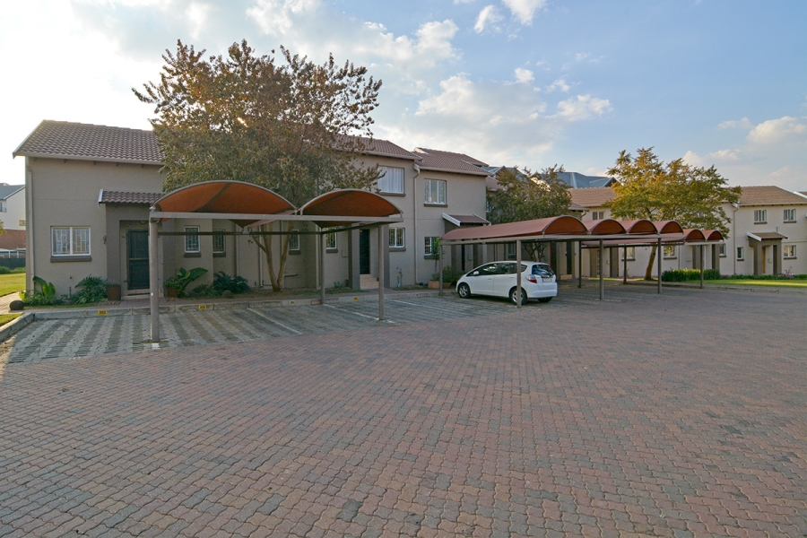 To Let 2 Bedroom Property for Rent in Greenstone Hill Gauteng