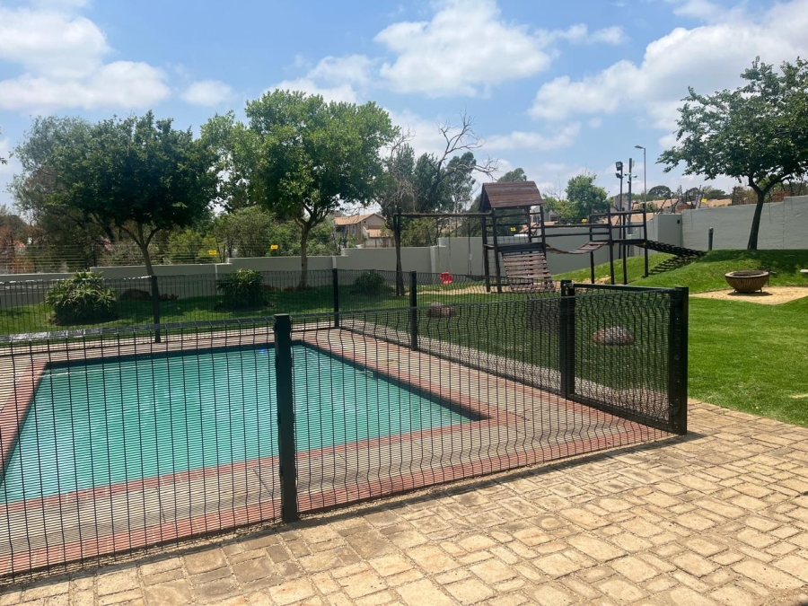 2 Bedroom Property for Sale in Noordwyk Gauteng