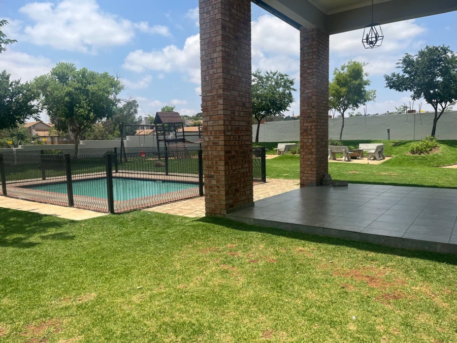 2 Bedroom Property for Sale in Noordwyk Gauteng