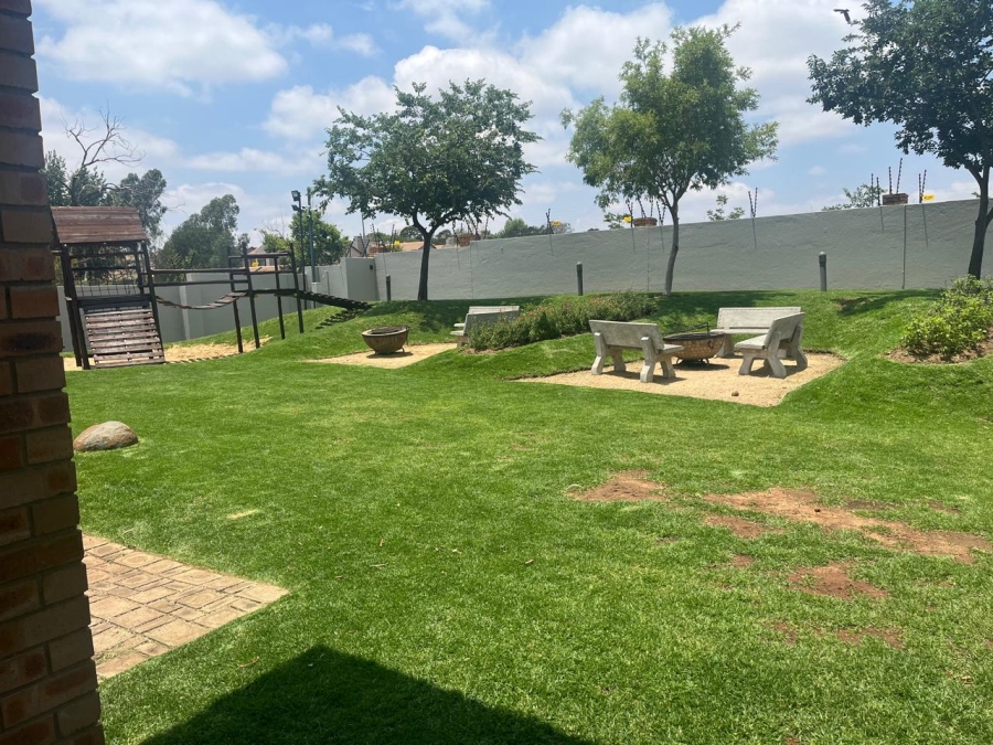 2 Bedroom Property for Sale in Noordwyk Gauteng