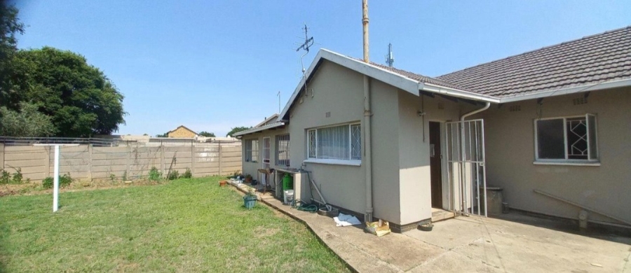 3 Bedroom Property for Sale in Mackenzie Park Gauteng