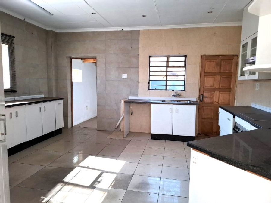 4 Bedroom Property for Sale in Mackenzie Park Gauteng