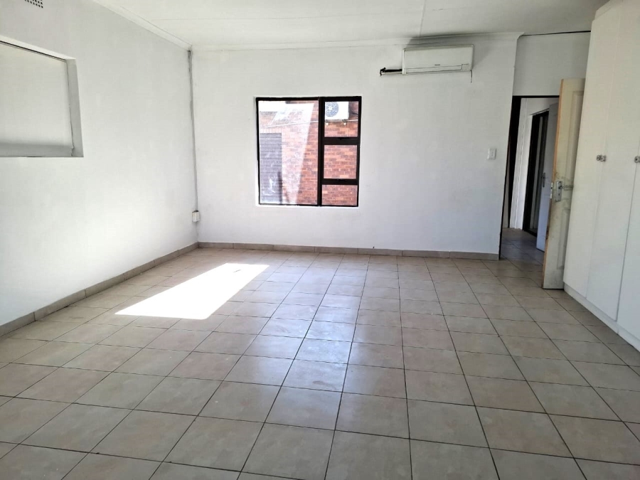 4 Bedroom Property for Sale in Mackenzie Park Gauteng