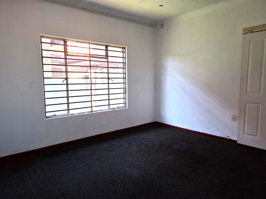 4 Bedroom Property for Sale in Mackenzie Park Gauteng