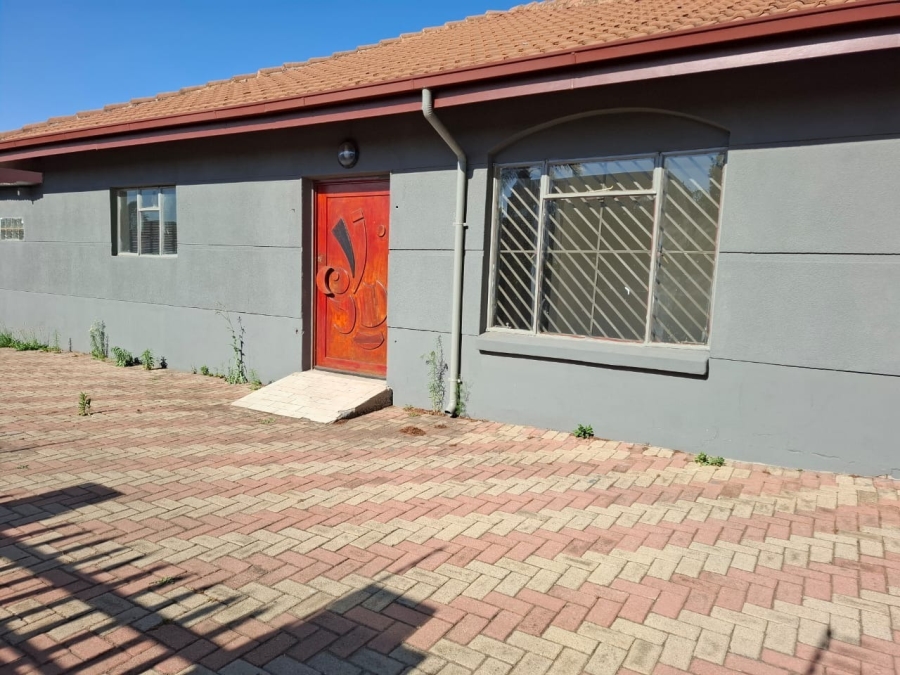 4 Bedroom Property for Sale in Mackenzie Park Gauteng