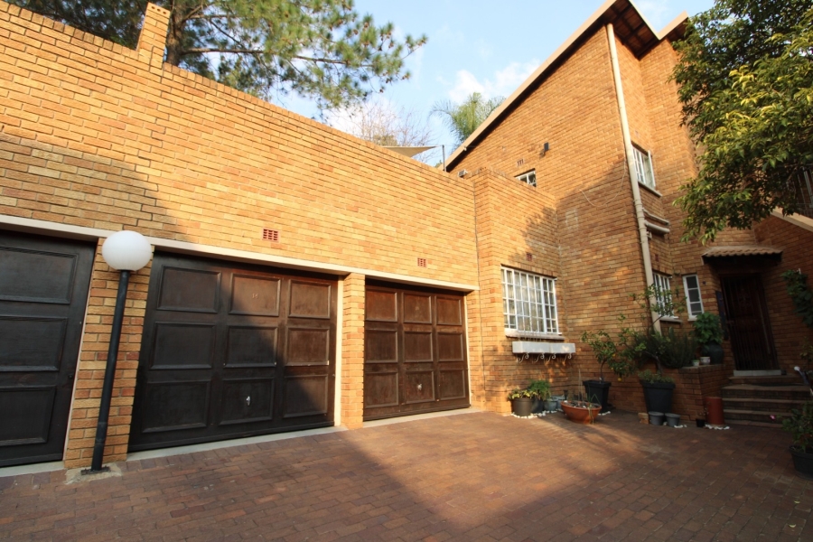 3 Bedroom Property for Sale in Bryanston Gauteng