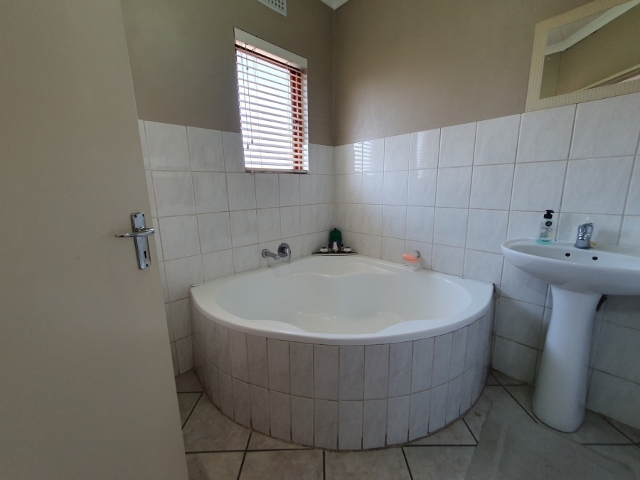 2 Bedroom Property for Sale in Paulshof Gauteng