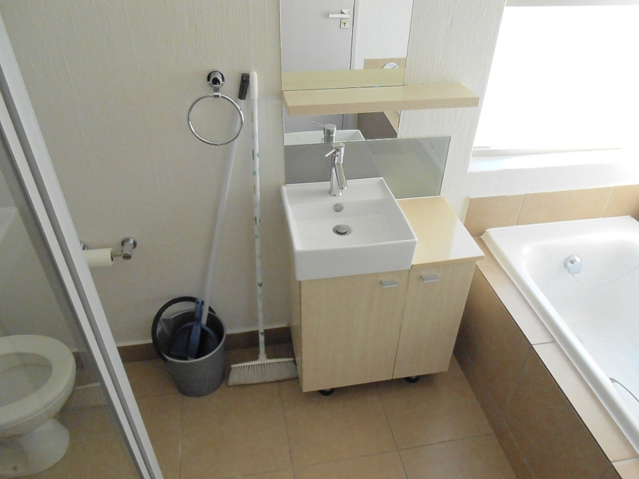 To Let 2 Bedroom Property for Rent in Beverley Gauteng