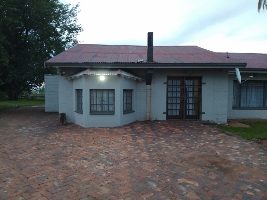 4 Bedroom Property for Sale in Mullerstuine Gauteng