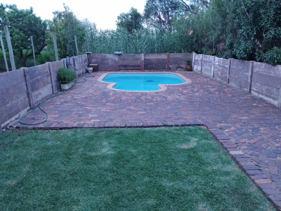 4 Bedroom Property for Sale in Mullerstuine Gauteng