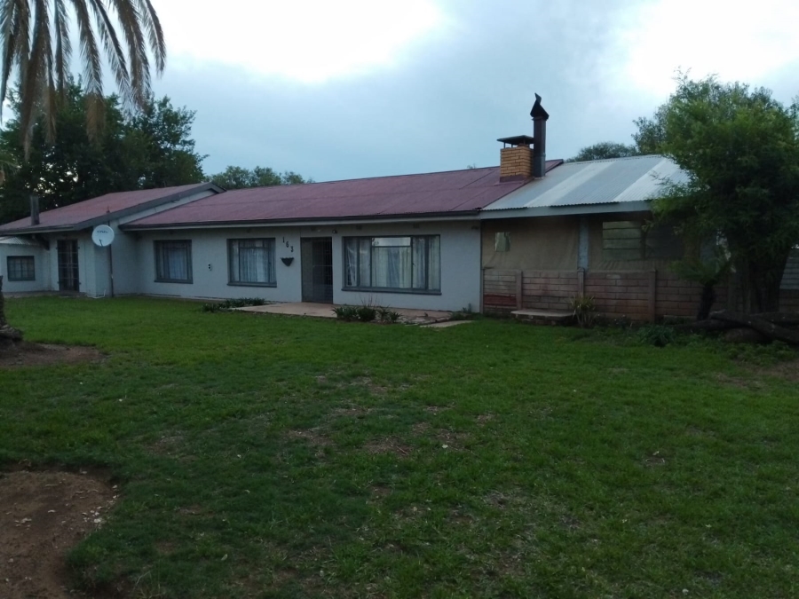 4 Bedroom Property for Sale in Mullerstuine Gauteng