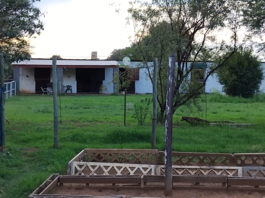 4 Bedroom Property for Sale in Mullerstuine Gauteng