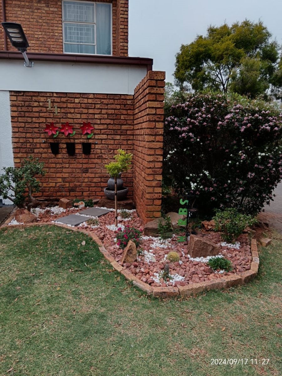 3 Bedroom Property for Sale in Flora Gardens Gauteng