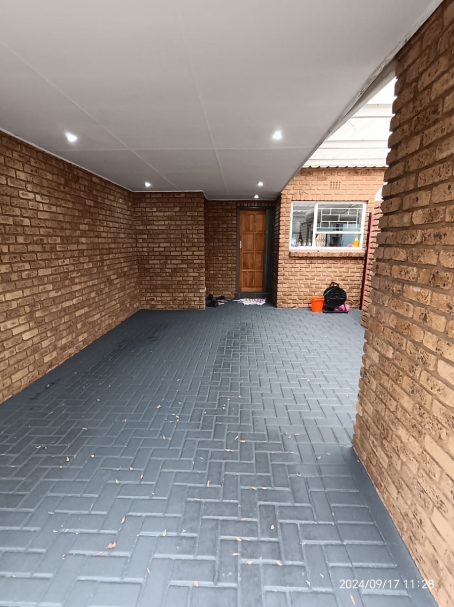 3 Bedroom Property for Sale in Flora Gardens Gauteng