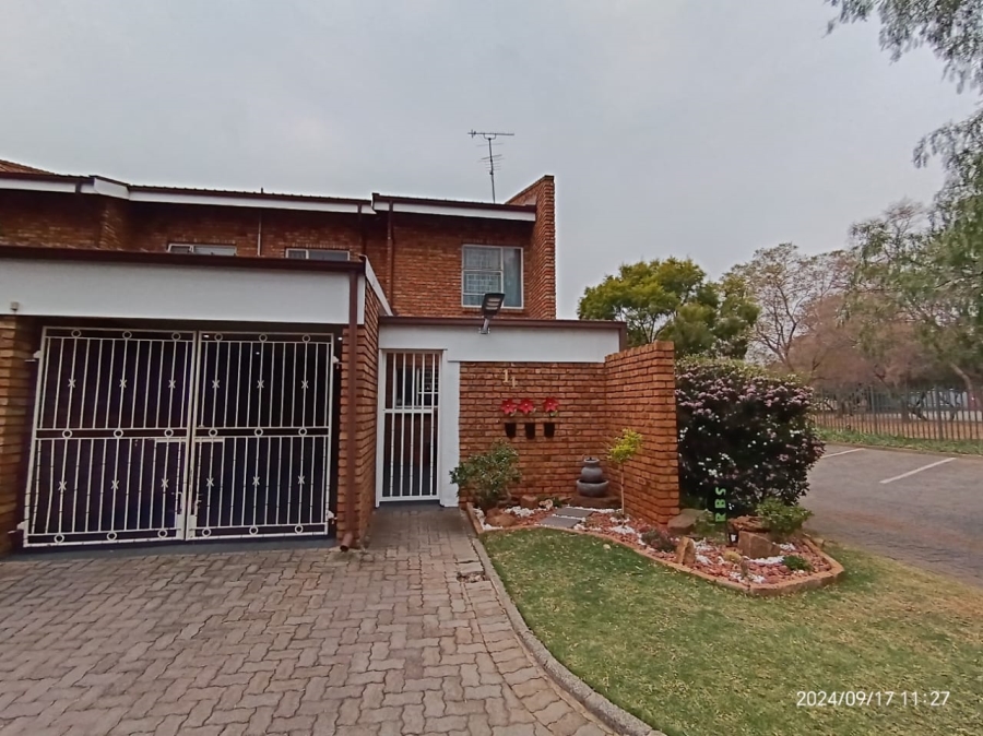 3 Bedroom Property for Sale in Flora Gardens Gauteng