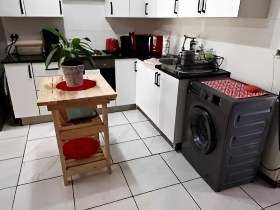 To Let 2 Bedroom Property for Rent in Parkmore Gauteng