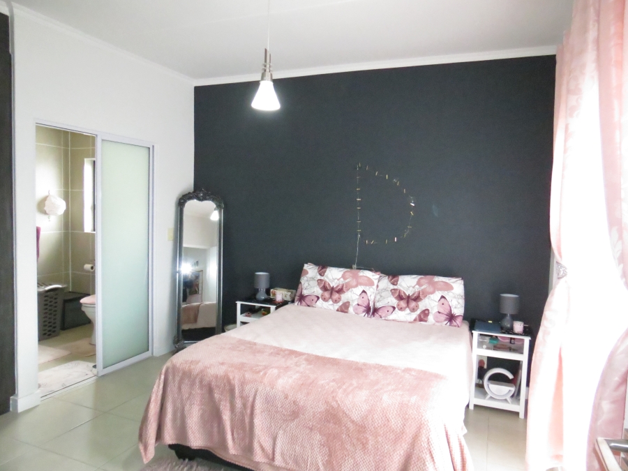 1 Bedroom Property for Sale in Greenstone Hill Gauteng