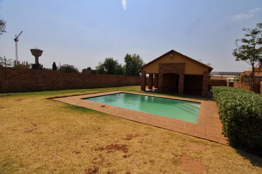 2 Bedroom Property for Sale in Halfway Gardens Gauteng