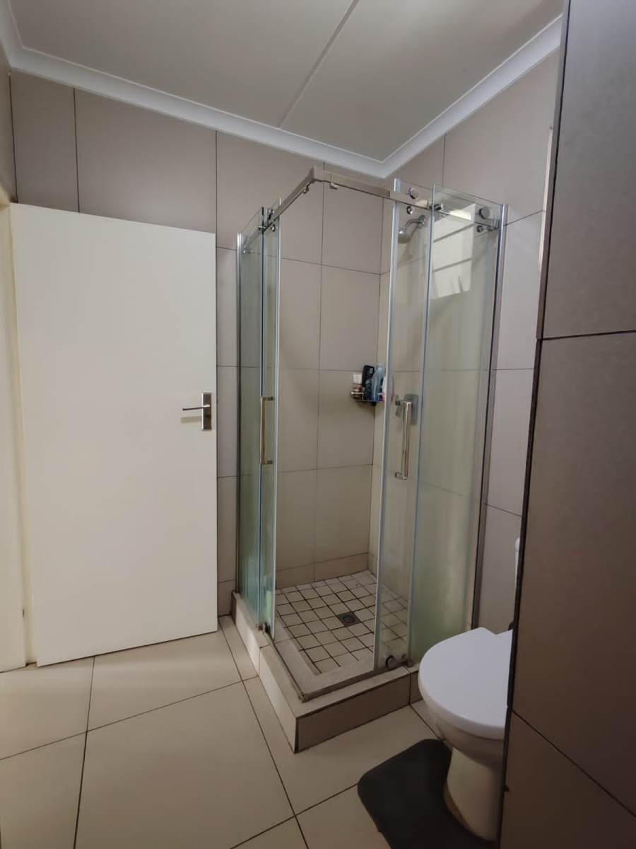 1 Bedroom Property for Sale in Erand Gardens Gauteng