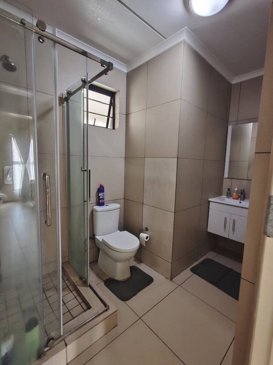 1 Bedroom Property for Sale in Erand Gardens Gauteng