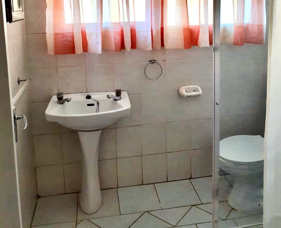 To Let 1 Bedroom Property for Rent in Glen Austin Gauteng