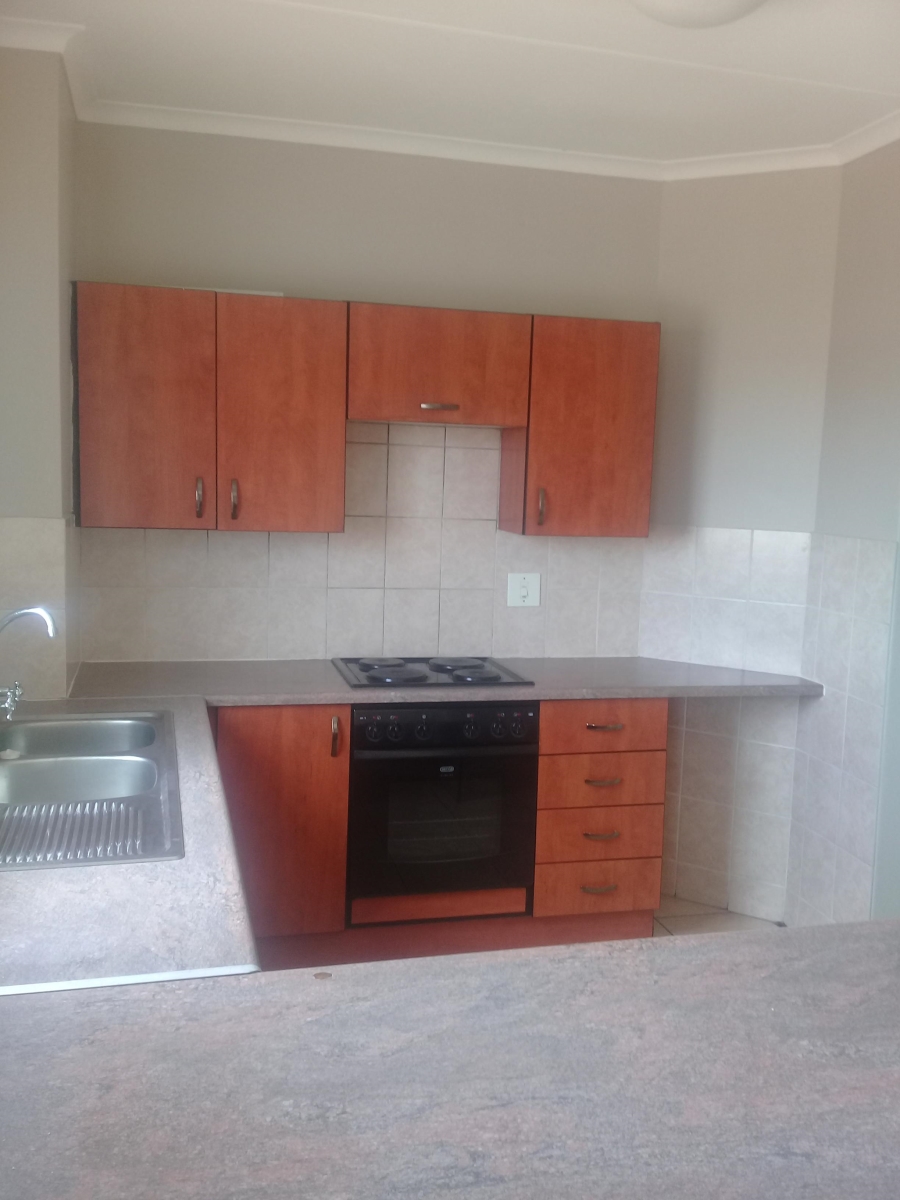 To Let 2 Bedroom Property for Rent in Castleview Gauteng