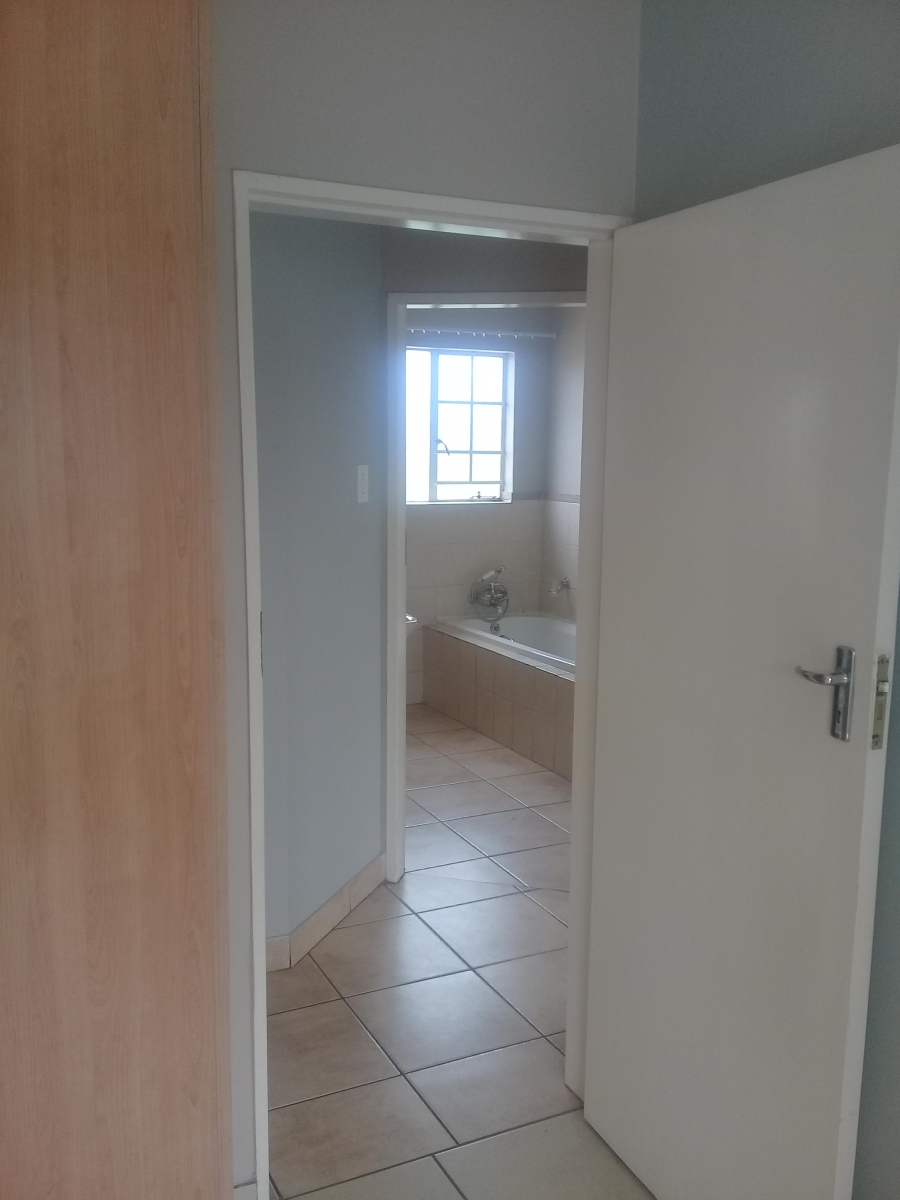 To Let 2 Bedroom Property for Rent in Castleview Gauteng