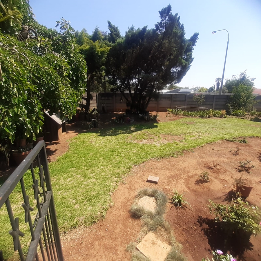 3 Bedroom Property for Sale in Brackenhurst Gauteng