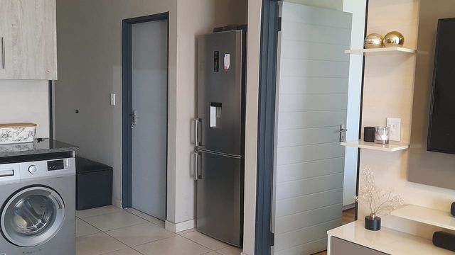 To Let 2 Bedroom Property for Rent in Glen Austin Gauteng