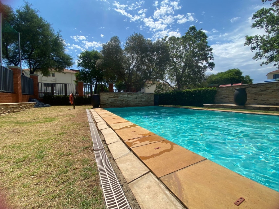 2 Bedroom Property for Sale in Greenstone Hill Gauteng