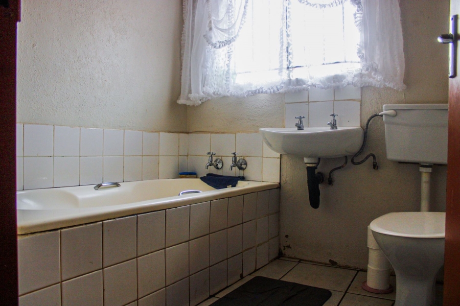 2 Bedroom Property for Sale in Clayville Gauteng