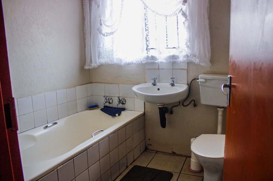 2 Bedroom Property for Sale in Clayville Gauteng