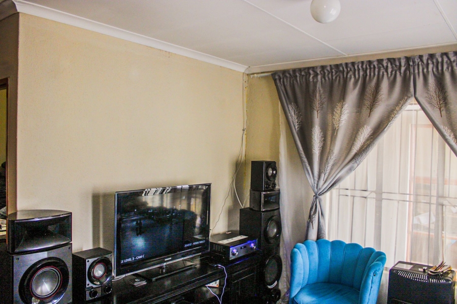 2 Bedroom Property for Sale in Clayville Gauteng