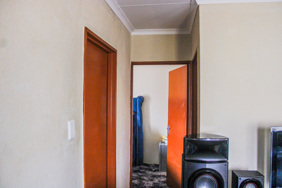 2 Bedroom Property for Sale in Clayville Gauteng