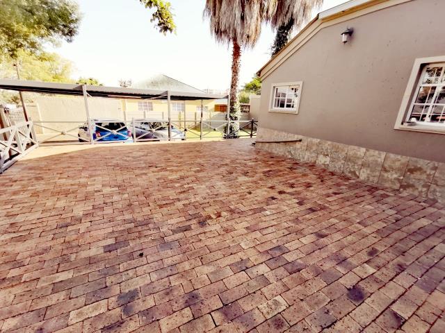 To Let 3 Bedroom Property for Rent in Florida Gauteng