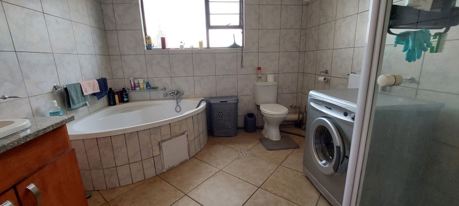 To Let 4 Bedroom Property for Rent in Meyersdal Gauteng