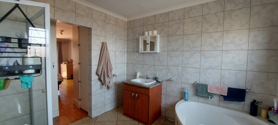 To Let 4 Bedroom Property for Rent in Meyersdal Gauteng