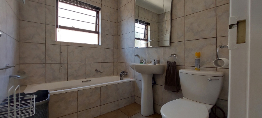 To Let 4 Bedroom Property for Rent in Meyersdal Gauteng