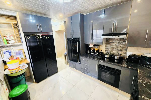 2 Bedroom Property for Sale in The Orchards Gauteng